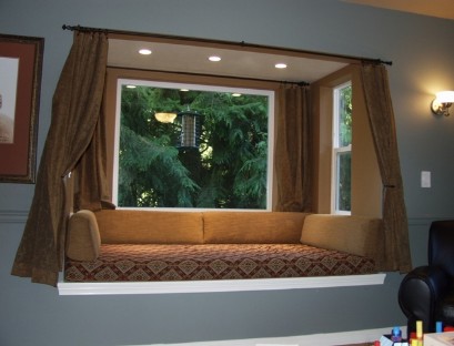 The design of the bed on the window